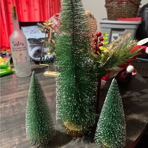 Green Holiday Bottle Brush Trees Set